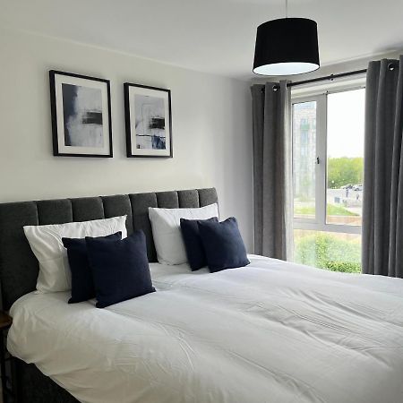 Beautiful Riverview Apartment เชมส์ฟอร์ด ภายนอก รูปภาพ