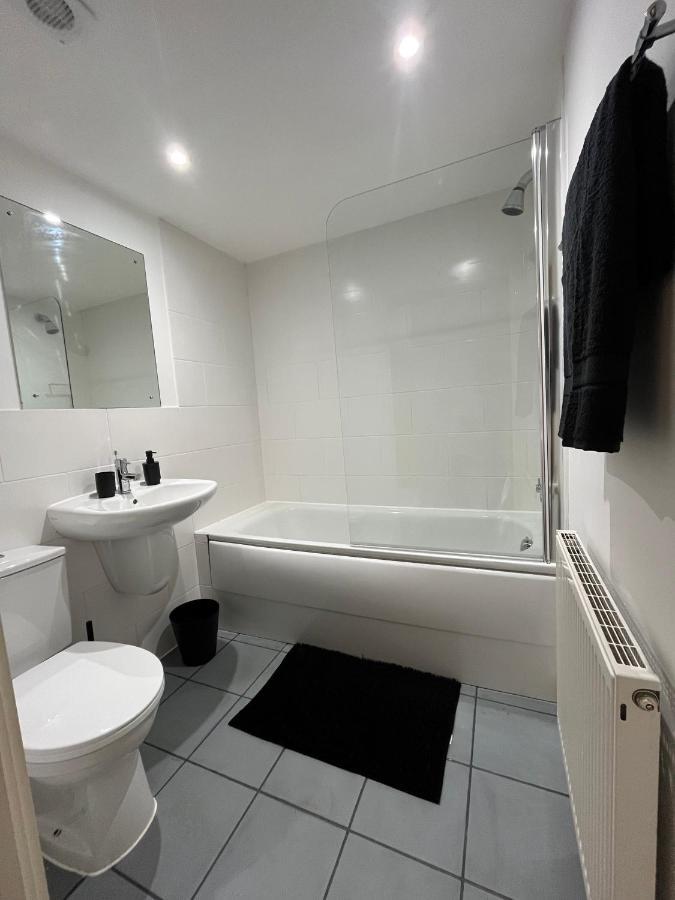 Beautiful Riverview Apartment เชมส์ฟอร์ด ภายนอก รูปภาพ