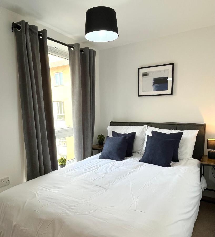 Beautiful Riverview Apartment เชมส์ฟอร์ด ภายนอก รูปภาพ